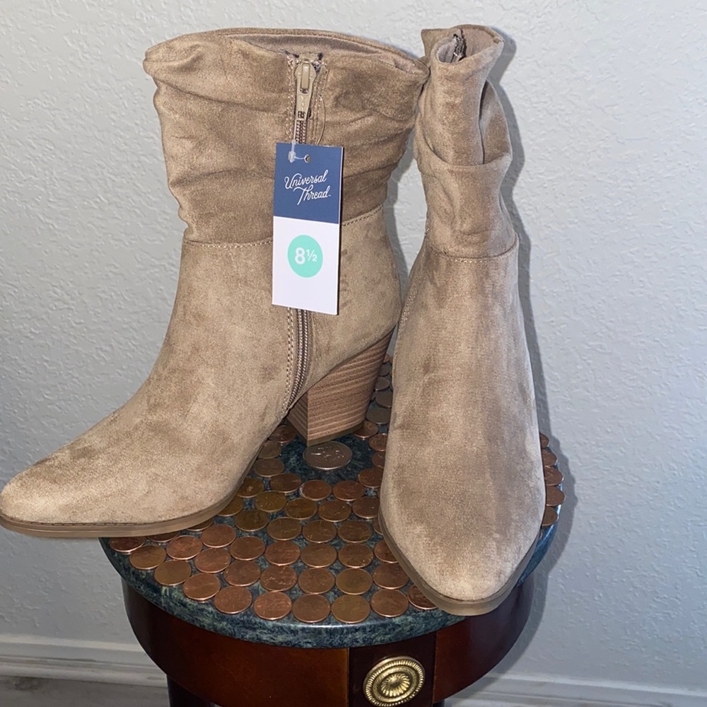 Nwt🔥🔥 heeled boots || universal thread